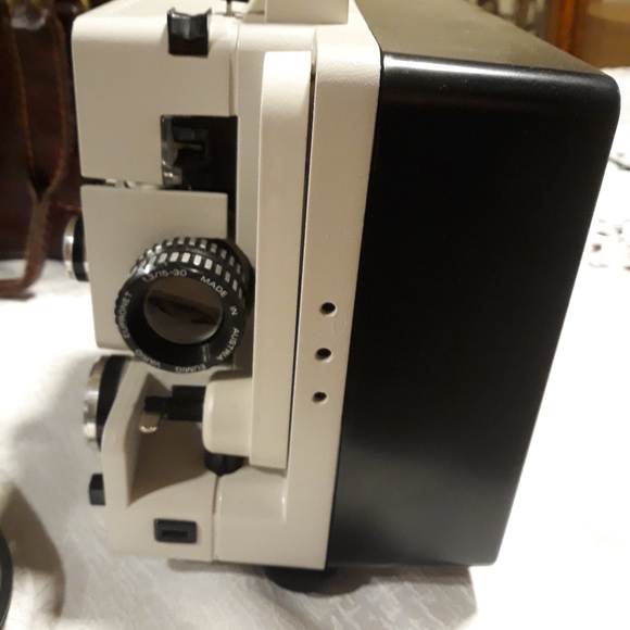 Projector - Picture 6 of 6